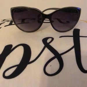 Betsey Johnson cat eyeI sunglasses